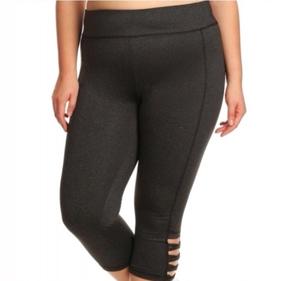 ⭐️ Plus Size Work Out Capri Leggings - Picture 4 of 6